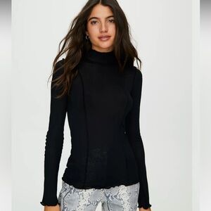 Aritzia Wilfred Free Orbit long sleeve turtleneck lightweight top size XS NWT